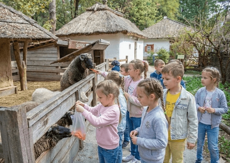 зображення дітей на відпочинку