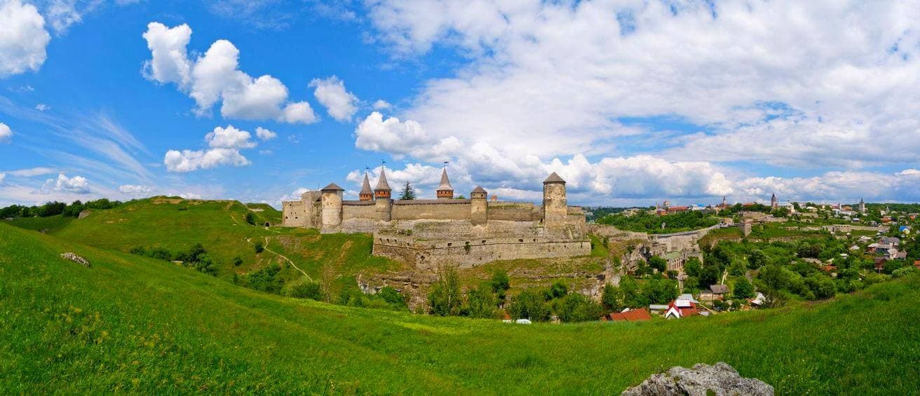 Поділля та фортеці: стратегія і логіка